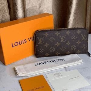 💋💋💋Brown Purse Zippy Monogram Wallet💋New
